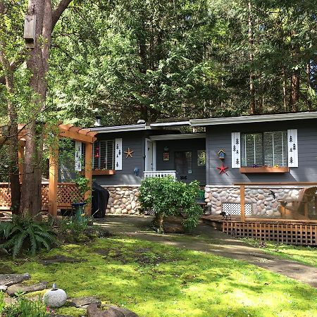 Sticks And Stones Cottage-Arbutus Grove Montague Harbour Exterior photo