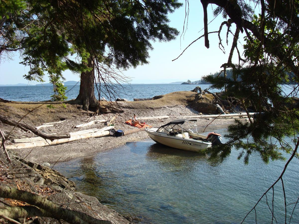 Sticks And Stones Cottage-Arbutus Grove Montague Harbour Exterior photo