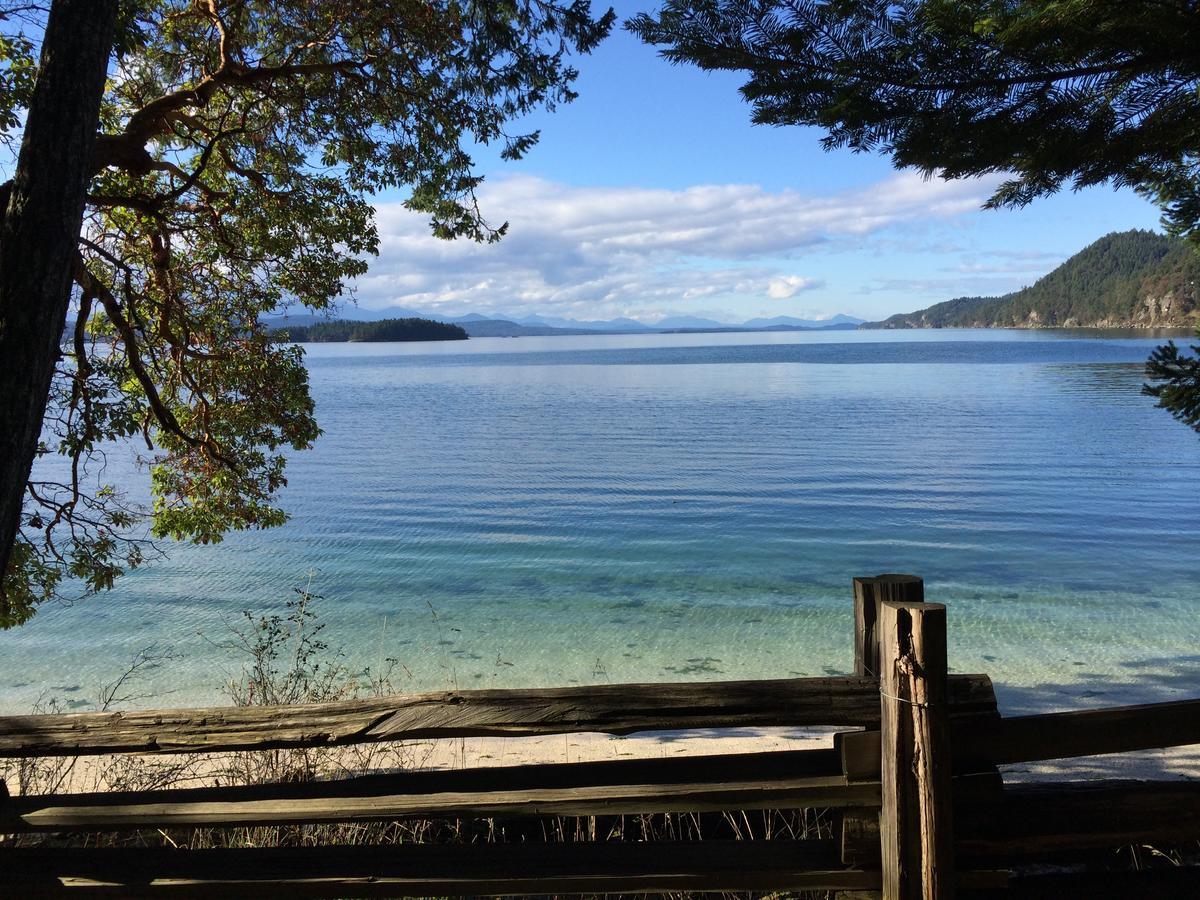 Sticks And Stones Cottage-Arbutus Grove Montague Harbour Exterior photo